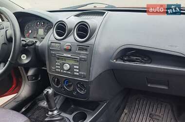 Хэтчбек Ford Fiesta 2006 в 