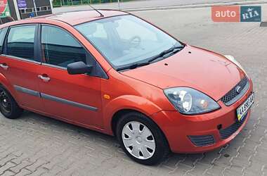 Хэтчбек Ford Fiesta 2006 в 