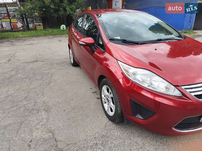 Седан Ford Fiesta 2013 в Киеве фото 12 Седан Ford Fiesta 2013 в Киеве