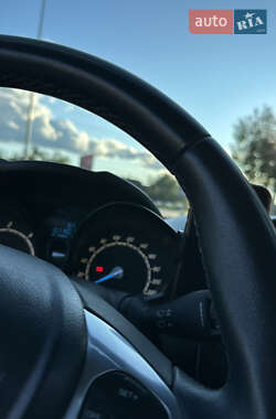 Хэтчбек Ford Fiesta 2012 в 