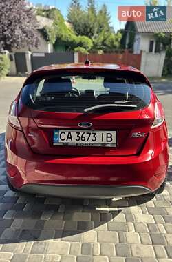 Хэтчбек Ford Fiesta 2016 в 