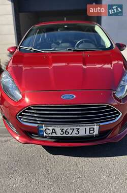 Хэтчбек Ford Fiesta 2016 в 