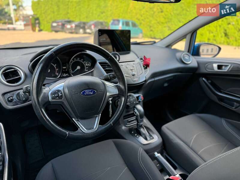 Хэтчбек Ford Fiesta 2016 в Киеве