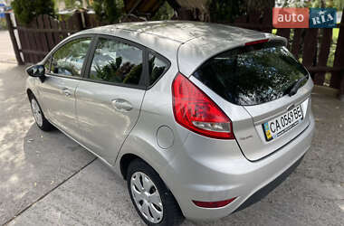 Хэтчбек Ford Fiesta 2011 в 