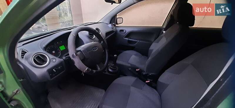Хэтчбек Ford Fiesta 2007 в Новомосковске фото 3 Хэтчбек Ford Fiesta 2007 в Новомосковске