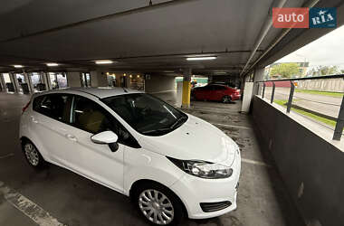 Хэтчбек Ford Fiesta 2015 в 