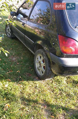 Хэтчбек Ford Fiesta 2000 в 