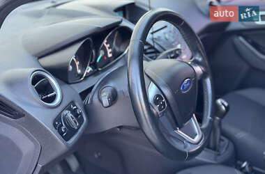 Хэтчбек Ford Fiesta 2017 в 