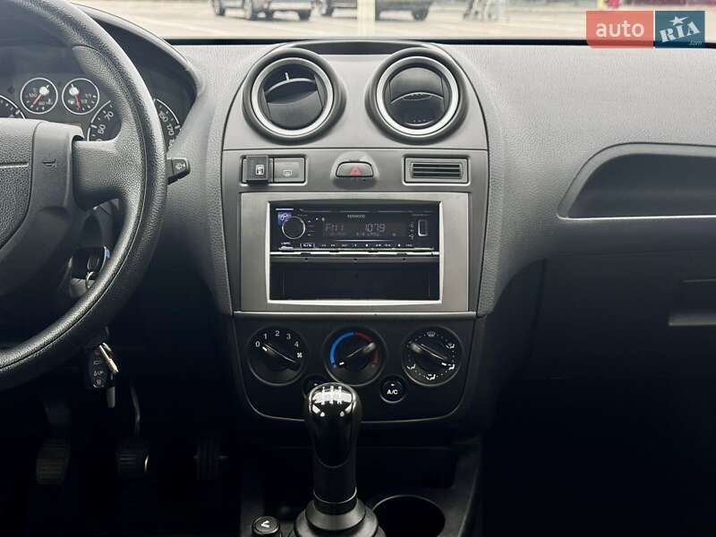 Хэтчбек Ford Fiesta 2007 в Киеве
