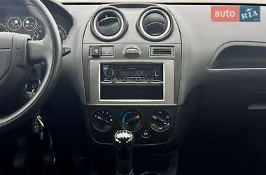 Хэтчбек Ford Fiesta 2007 в 