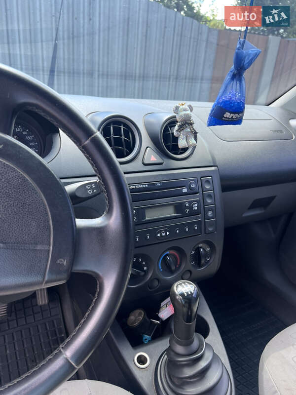 Хэтчбек Ford Fiesta 2002 в Конотопе