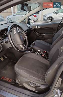 Хэтчбек Ford Fiesta 2015 в 