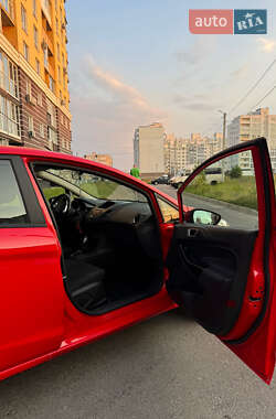 Хетчбек Ford Fiesta 2016 в 