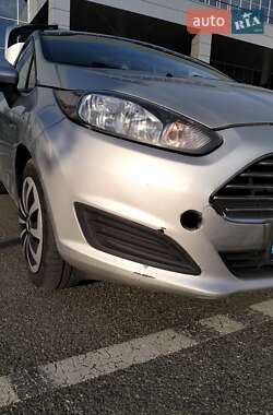 Седан Ford Fiesta 2015 в 