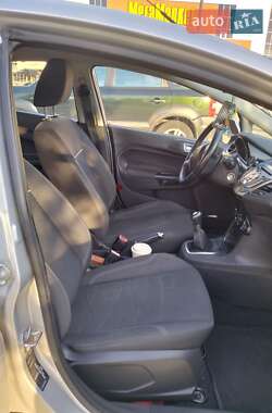 Седан Ford Fiesta 2015 в 
