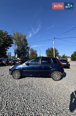 Хэтчбек Ford Fiesta 2005 в 