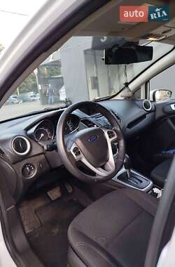 Седан Ford Fiesta 2015 в 
