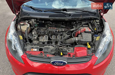 Хэтчбек Ford Fiesta 2011 в 