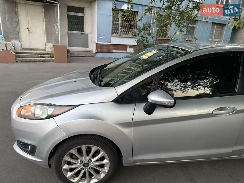 Седан Ford Fiesta 2014 в Днепре
