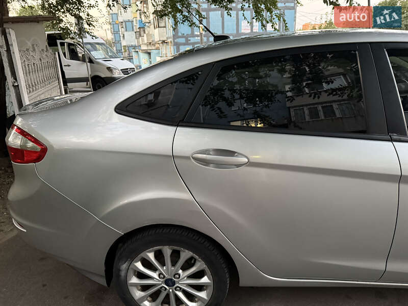 Седан Ford Fiesta 2014 в Днепре
