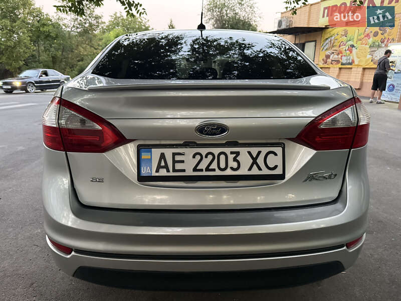 Седан Ford Fiesta 2014 в Днепре