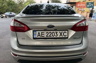 Седан Ford Fiesta 2014 в 
