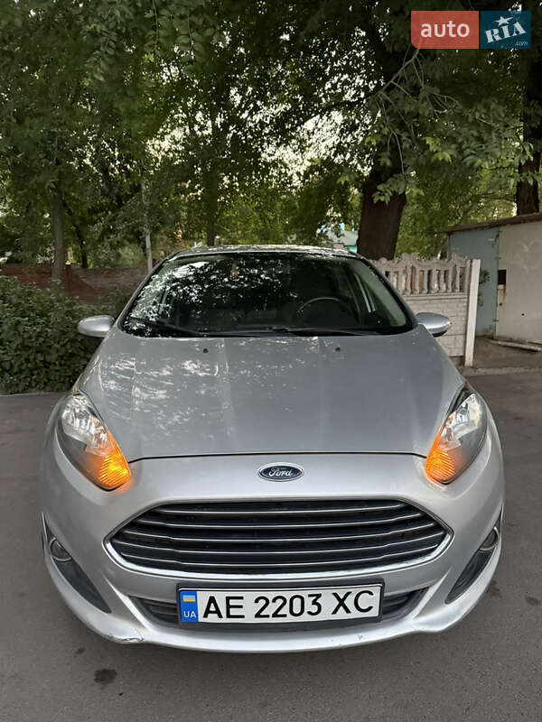 Седан Ford Fiesta 2014 в Днепре