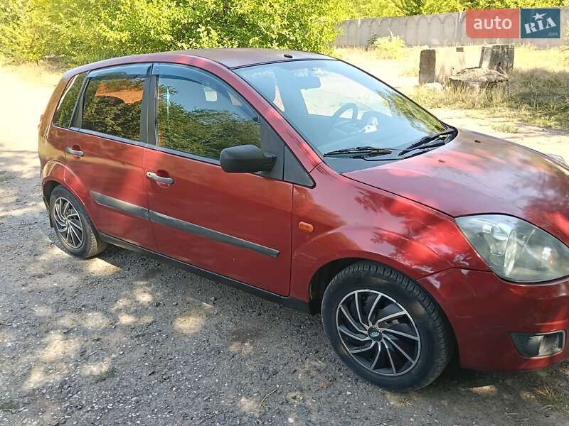 Хэтчбек Ford Fiesta 2006 в Кривом Роге