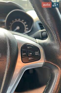 Хэтчбек Ford Fiesta 2013 в 