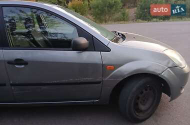 Хэтчбек Ford Fiesta 2002 в  фото 2 Хэтчбек Ford Fiesta 2002 в