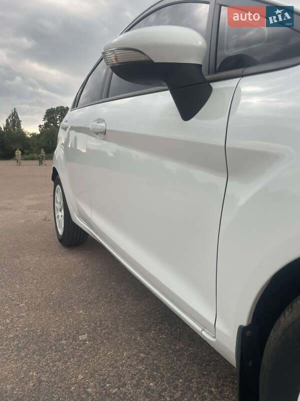 Хэтчбек Ford Fiesta 2013 в Прилуках