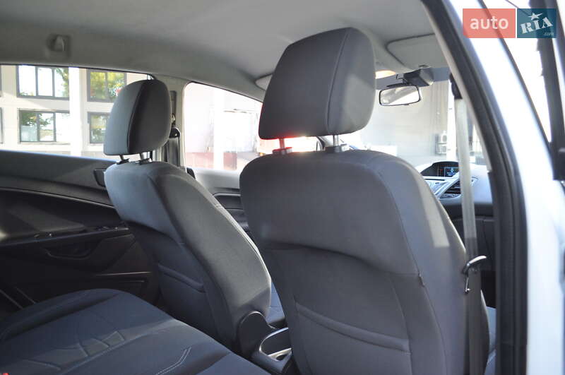 Хэтчбек Ford Fiesta 2013 в Киеве фото 25 Хэтчбек Ford Fiesta 2013 в Киеве