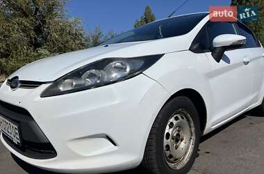 Хэтчбек Ford Fiesta 2012 в 