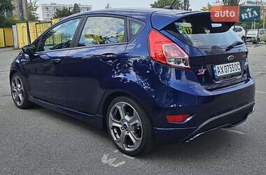 Хэтчбек Ford Fiesta 2015 в 