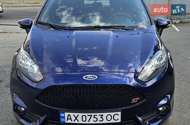 Хэтчбек Ford Fiesta 2015 в 