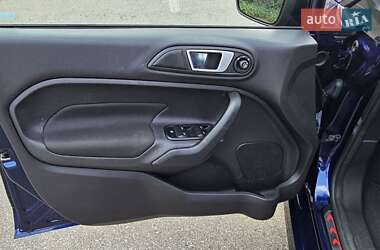 Хэтчбек Ford Fiesta 2015 в 