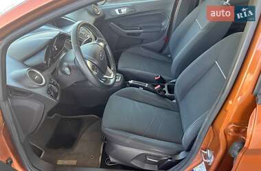 Хэтчбек Ford Fiesta 2016 в 