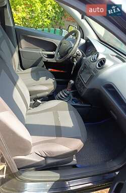 Хэтчбек Ford Fiesta 2007 в 