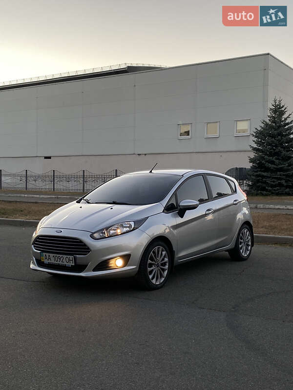 Хэтчбек Ford Fiesta 2013 в 
