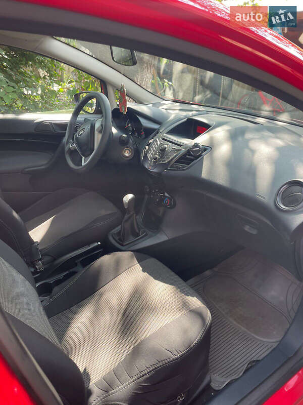 Хэтчбек Ford Fiesta 2012 в Краснограде фото 10 Хэтчбек Ford Fiesta 2012 в Краснограде