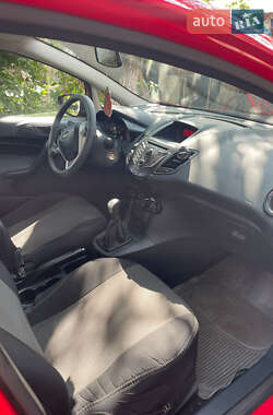 Хэтчбек Ford Fiesta 2012 в 