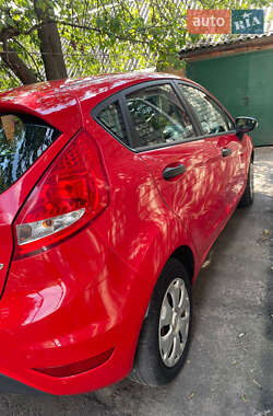 Хэтчбек Ford Fiesta 2012 в 
