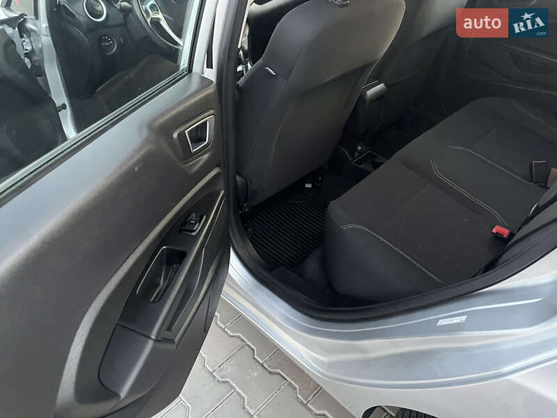 Хэтчбек Ford Fiesta 2013 в Измаиле