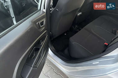 Хэтчбек Ford Fiesta 2013 в 