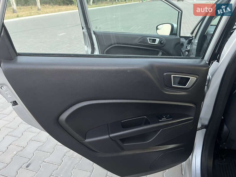 Хэтчбек Ford Fiesta 2013 в Измаиле