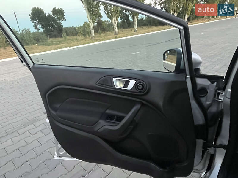 Хэтчбек Ford Fiesta 2013 в Измаиле