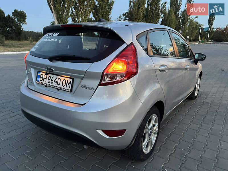 Хэтчбек Ford Fiesta 2013 в Измаиле