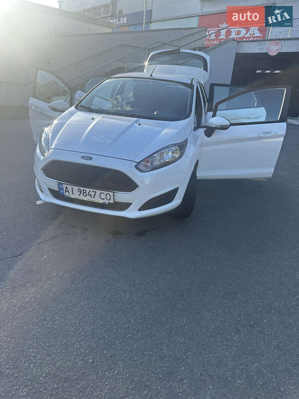 Хэтчбек Ford Fiesta 2016 в Киеве