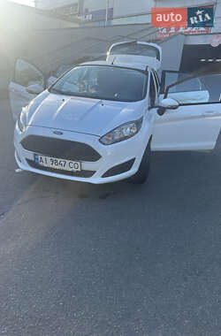 Хэтчбек Ford Fiesta 2016 в 