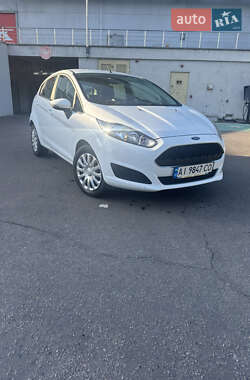 Хэтчбек Ford Fiesta 2016 в 